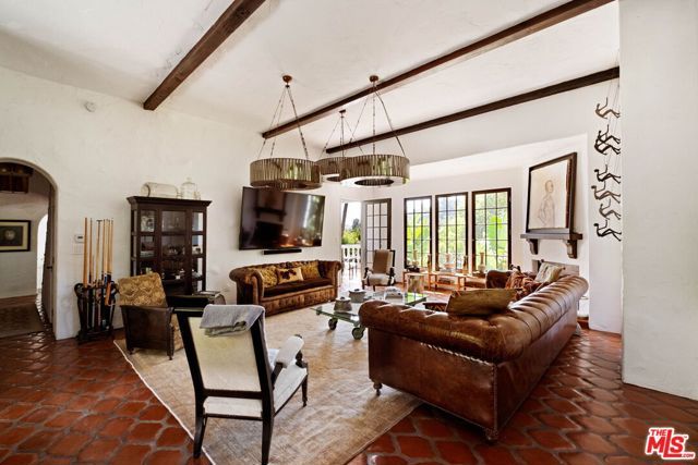 2556 Aberdeen Avenue, Los Angeles, CA 90027