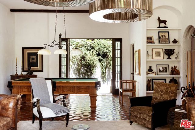 2556 Aberdeen Avenue, Los Angeles, CA 90027
