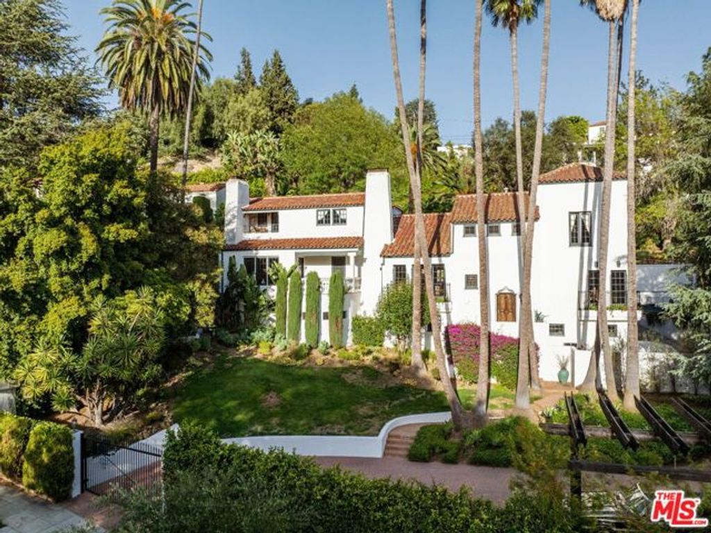 2556 Aberdeen Avenue, Los Angeles, CA 90027