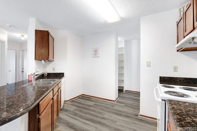 6943 SUNSHINE TREE DR, San Antonio, TX 78249