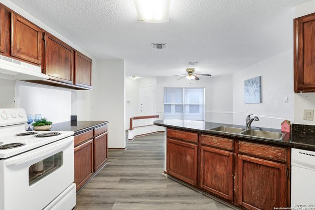 6943 SUNSHINE TREE DR, San Antonio, TX 78249