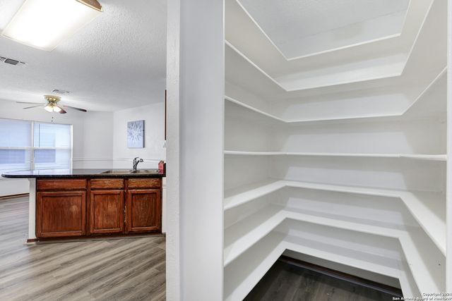 6943 SUNSHINE TREE DR, San Antonio, TX 78249