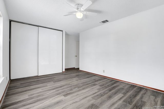 6943 SUNSHINE TREE DR, San Antonio, TX 78249