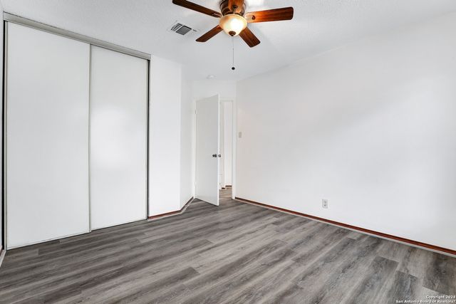 6943 SUNSHINE TREE DR, San Antonio, TX 78249