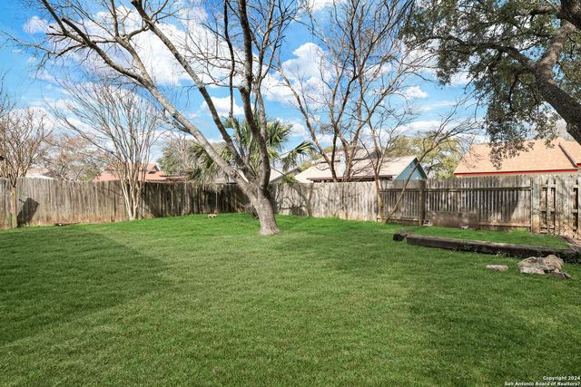 6943 SUNSHINE TREE DR, San Antonio, TX 78249