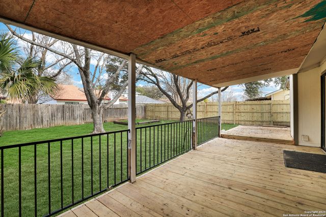 6943 SUNSHINE TREE DR, San Antonio, TX 78249