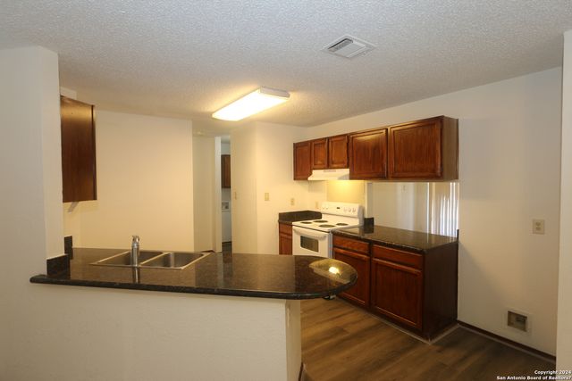 6943 SUNSHINE TREE DR, San Antonio, TX 78249