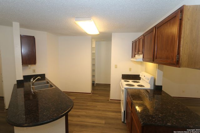 6943 SUNSHINE TREE DR, San Antonio, TX 78249