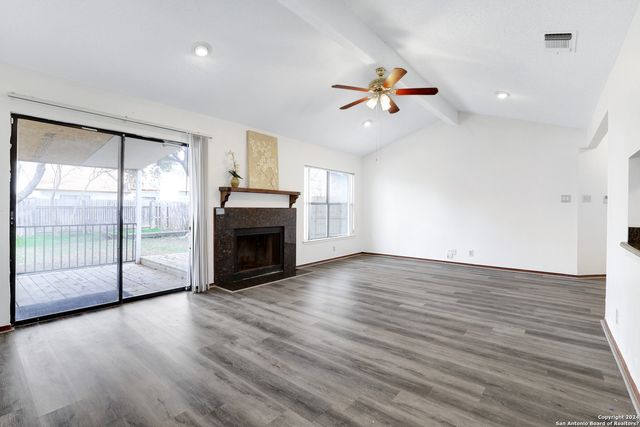 6943 SUNSHINE TREE DR, San Antonio, TX 78249