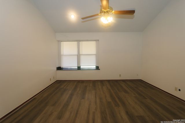 6943 SUNSHINE TREE DR, San Antonio, TX 78249