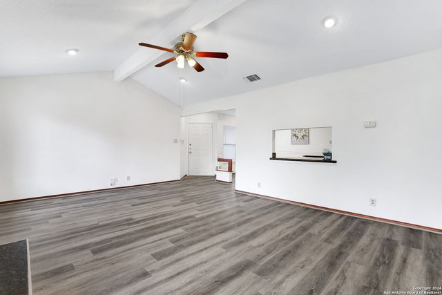 6943 SUNSHINE TREE DR, San Antonio, TX 78249