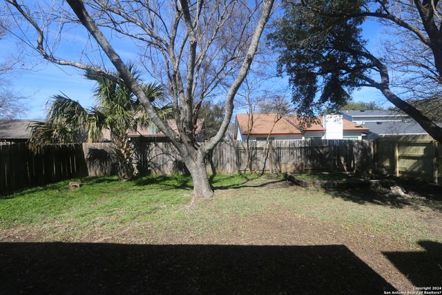 6943 SUNSHINE TREE DR, San Antonio, TX 78249