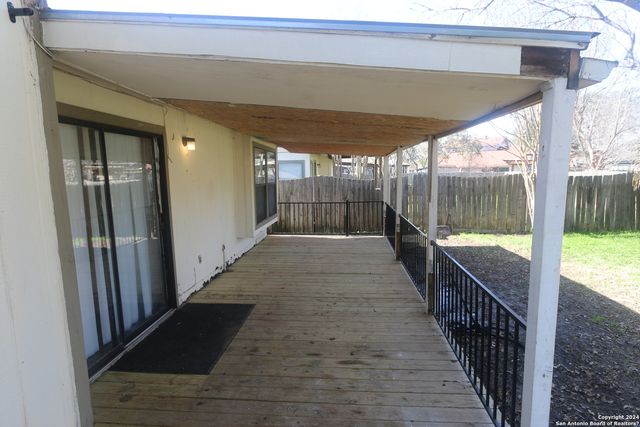 6943 SUNSHINE TREE DR, San Antonio, TX 78249