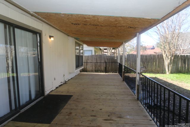 6943 SUNSHINE TREE DR, San Antonio, TX 78249