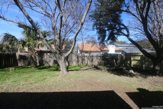 6943 SUNSHINE TREE DR, San Antonio, TX 78249