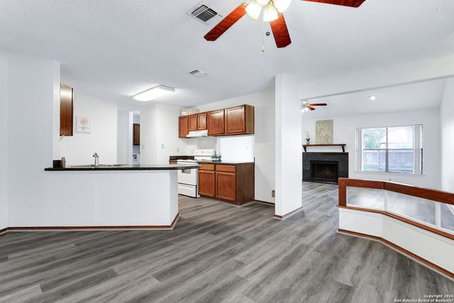 6943 SUNSHINE TREE DR, San Antonio, TX 78249