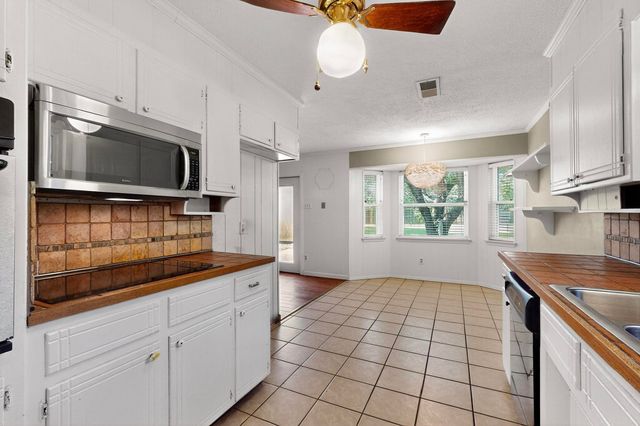 836 Springdale Road, Bedford, TX 76021