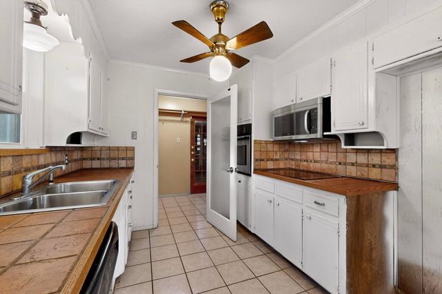 836 Springdale Road, Bedford, TX 76021