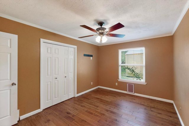 836 Springdale Road, Bedford, TX 76021