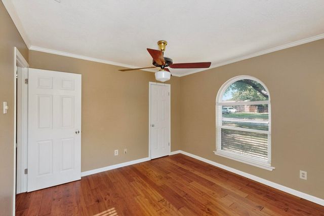 836 Springdale Road, Bedford, TX 76021