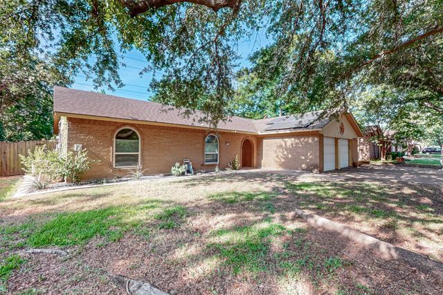 836 Springdale Road, Bedford, TX 76021