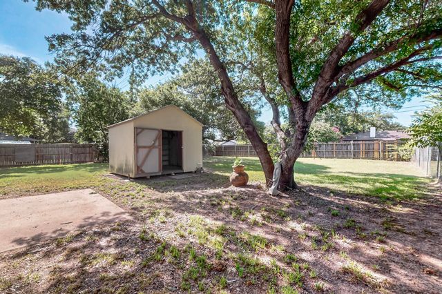 836 Springdale Road, Bedford, TX 76021