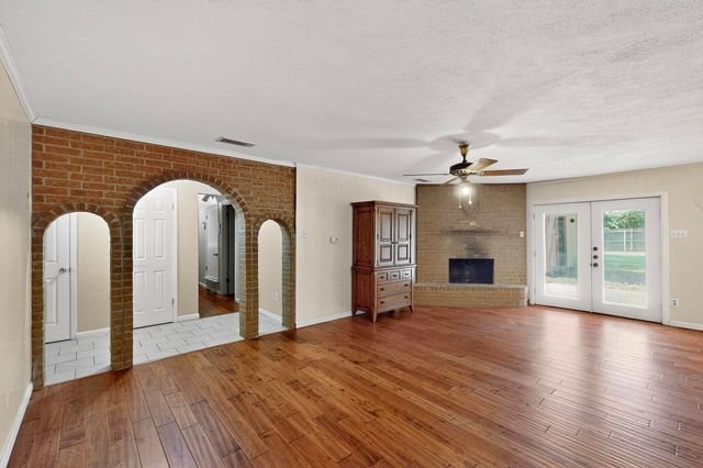 836 Springdale Road, Bedford, TX 76021