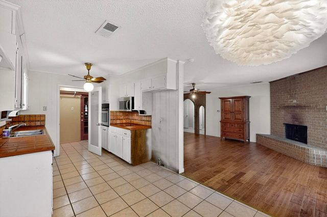836 Springdale Road, Bedford, TX 76021