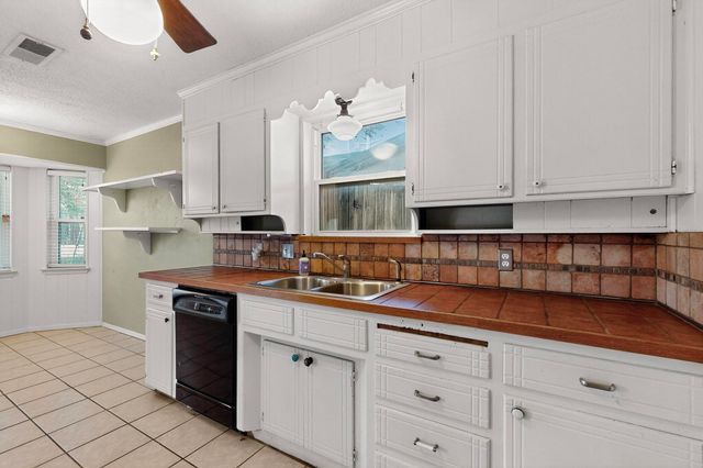 836 Springdale Road, Bedford, TX 76021