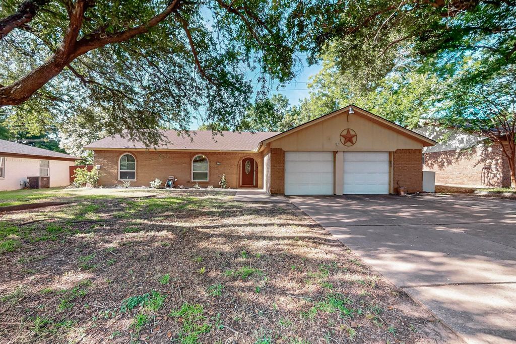 836 Springdale Road, Bedford, TX 76021