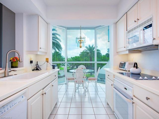 4255 Gulf Shore BLVD N 107, Naples, FL 34103
