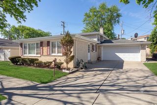 8516 N Ozanam Avenue, Niles, IL 60714