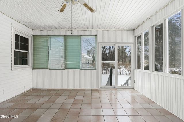 3 Crestwood Drive, Rotterdam, NY 12306