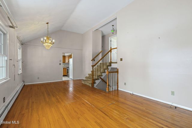 3 Crestwood Drive, Rotterdam, NY 12306