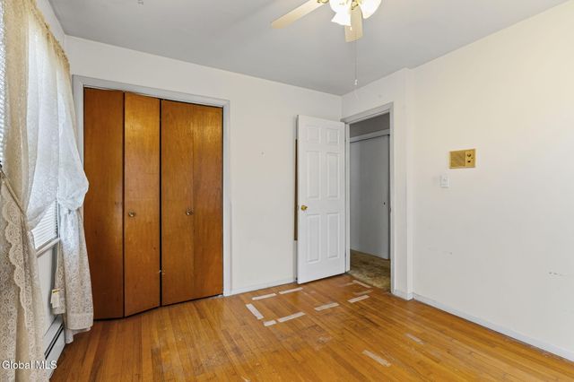 3 Crestwood Drive, Rotterdam, NY 12306