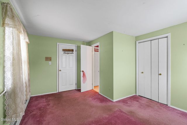 3 Crestwood Drive, Rotterdam, NY 12306