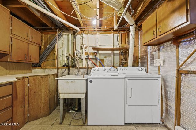 3 Crestwood Drive, Rotterdam, NY 12306