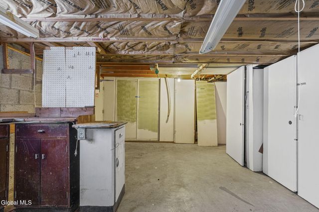 3 Crestwood Drive, Rotterdam, NY 12306