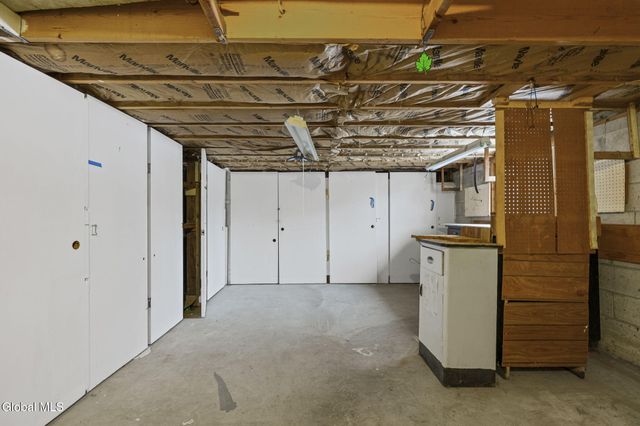 3 Crestwood Drive, Rotterdam, NY 12306