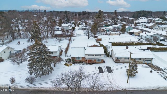 3 Crestwood Drive, Rotterdam, NY 12306