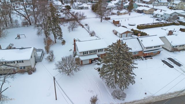 3 Crestwood Drive, Rotterdam, NY 12306