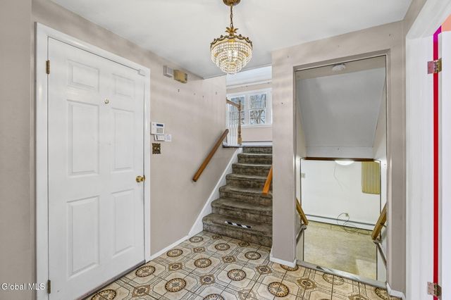 3 Crestwood Drive, Rotterdam, NY 12306