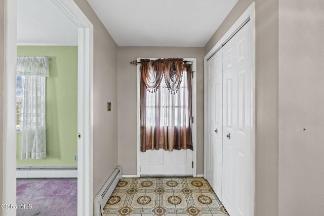 3 Crestwood Drive, Rotterdam, NY 12306