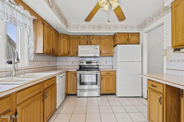 3 Crestwood Drive, Rotterdam, NY 12306