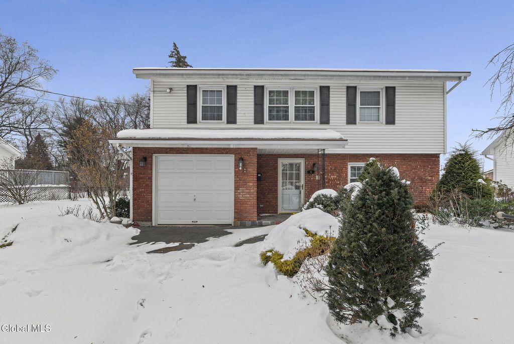 3 Crestwood Drive, Rotterdam, NY 12306