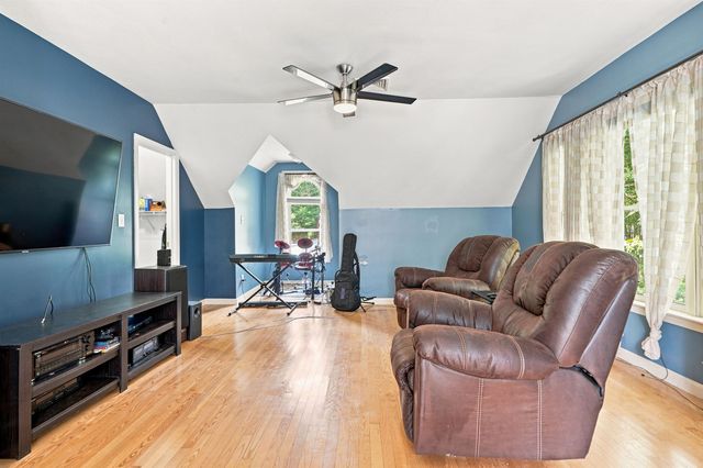 17 McAfee Farm Road, Bedford, NH 03110