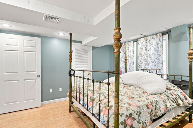 17 McAfee Farm Road, Bedford, NH 03110