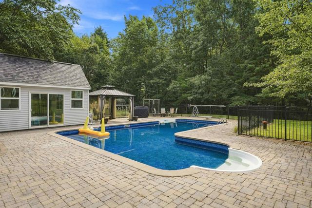 17 McAfee Farm Road, Bedford, NH 03110