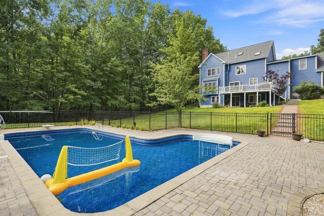 17 McAfee Farm Road, Bedford, NH 03110