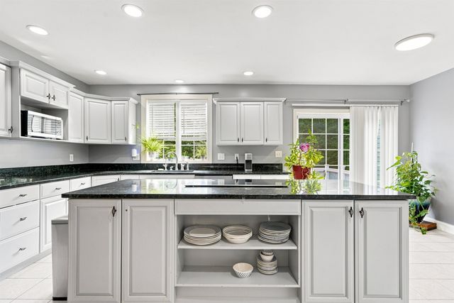 17 McAfee Farm Road, Bedford, NH 03110